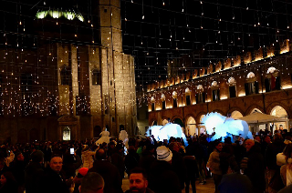 Pioggia di luci su Ascoli: inaugurato il villaggio di Natale